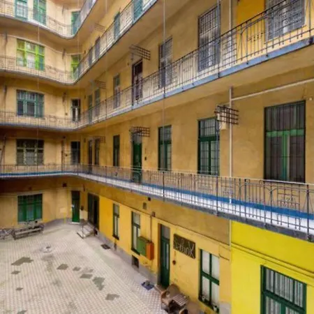 Deer-friendly In The City Centre بودابست