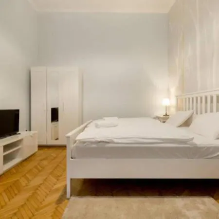 Deer-friendly In The City Centre Apartment